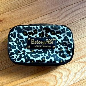 Betseyville by Betsey Johnson make up case